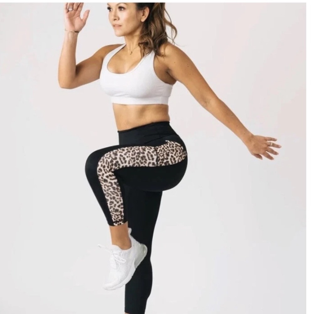 ZYIA‎ Leopard Pocket Brilliant Hi-Rise Capri Size 2 Black Animal Print